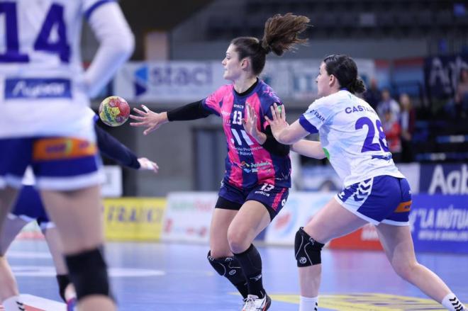 Elena Cuadrado ante el KH-7 Granollers.