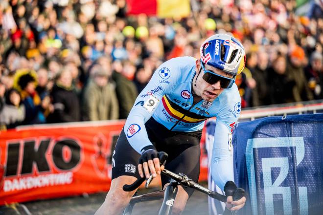 Van Aert en el campeonato mundial de ciclocross celebrado en Países Bajos (Foto: Cordon Press).