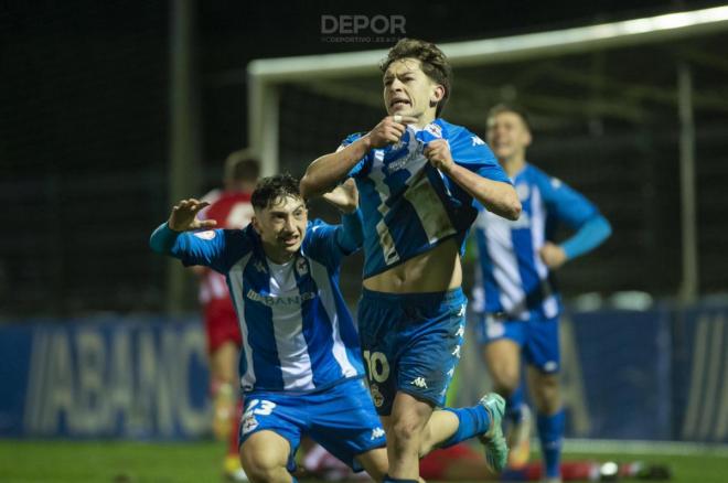 Diego Gómez celebrando el gol del Dépor Juvenil ante el Atleti (Foto: RCD).