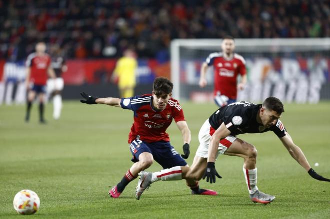 De Marcos contra Abde en el Osasuna-Athletic de Copa (Foto: CA Osasuna).