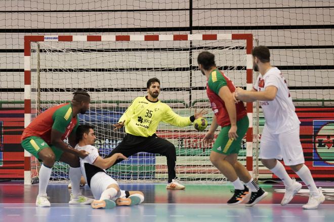 Miguel Espinha en el partido con Portugal ante Turquía (Foto: Cordon Press).