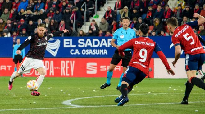 Disparo de Iker Muniain ante Osasuna en Copa (Foto: Athletic Club).