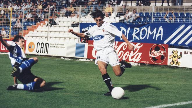 Miguel Ángel Angulo se estrenó como goleador en el Rico Pérez (Foto: Valencia CF)