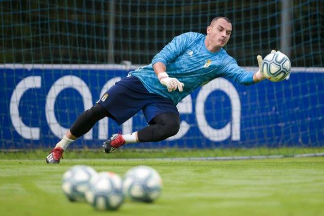 Alfonso Herrero, durante un entrenamiento del Real Oviedo en El Requexón (Foto: ROV).