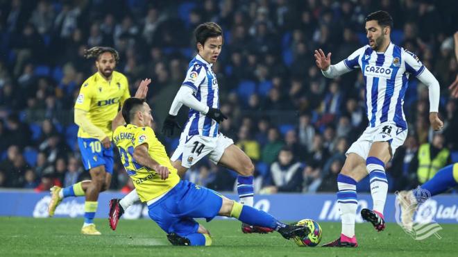Take Kubo y Mikel Merino, ante el Cádiz (foto: Real Sociedad).