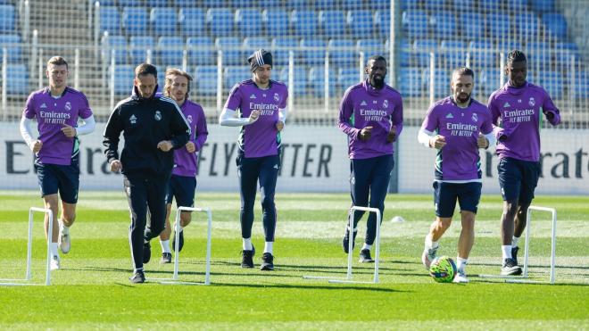 Kroos, Modric, Valverde, Rüdiger, Carvajal y Camavinga, en una sesión del Real Madrid (Foto: RM).