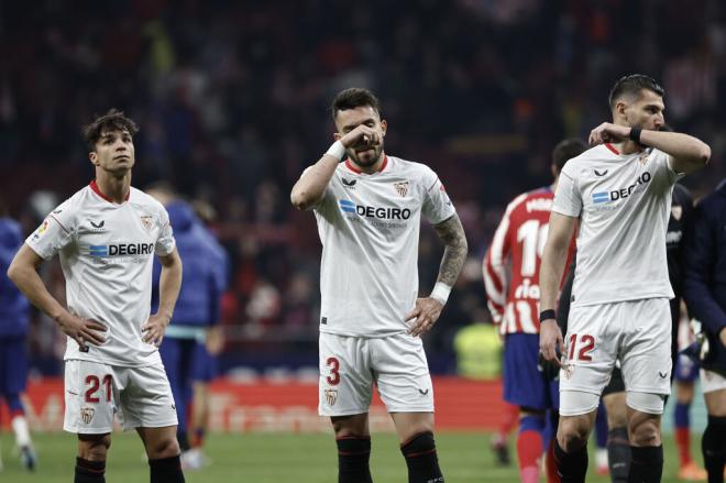 El Sevilla lamenta la goleada recibida en el Metropolitano (Foto: EFE).