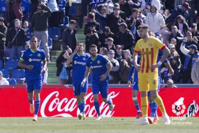 Enes Unal celebra uno de sus goles en el Getafe-Girona.