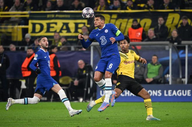 Thiago Silva, despejando un balón en el Borussia Dortmund-Chelsea (Foto: Cordon Press).