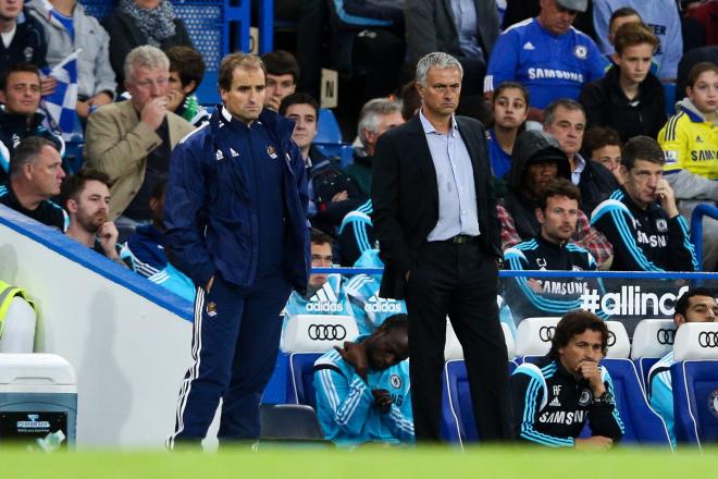 Mourinho, entrenando al Chelsea en un amistoso contra la Real Sociedad. (Cordon Press)