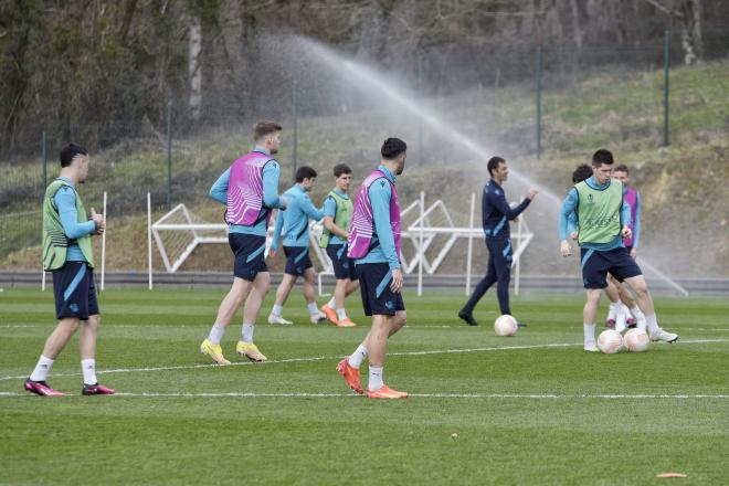 Los jugadores de la Real Sociedad, en el entrenamiento de este miércoles en Zubieta (Foto: Giovanni Batista).