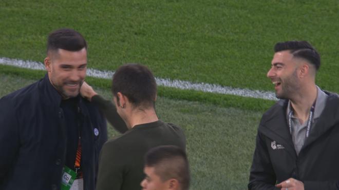 Miguel Ángel Moya dando apoyo a los jugadores de la Real en el Olímpico de Roma