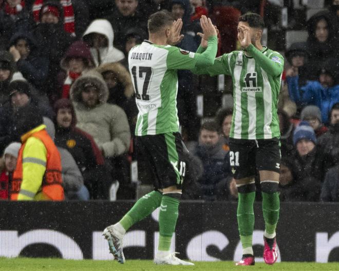 Ayoze celebra su gol con Joaquín (foto: Cordón Press).