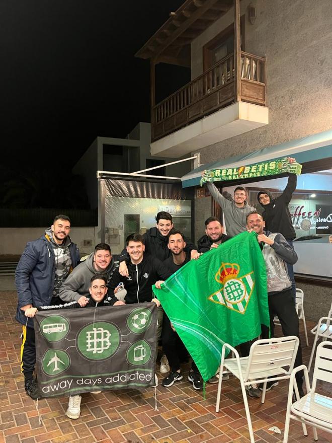 Los béticos, cenando en Lanzarote.