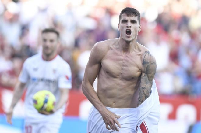 Erik Lamela celebra su gol al Almería (Foto: Kiko Hurtado)