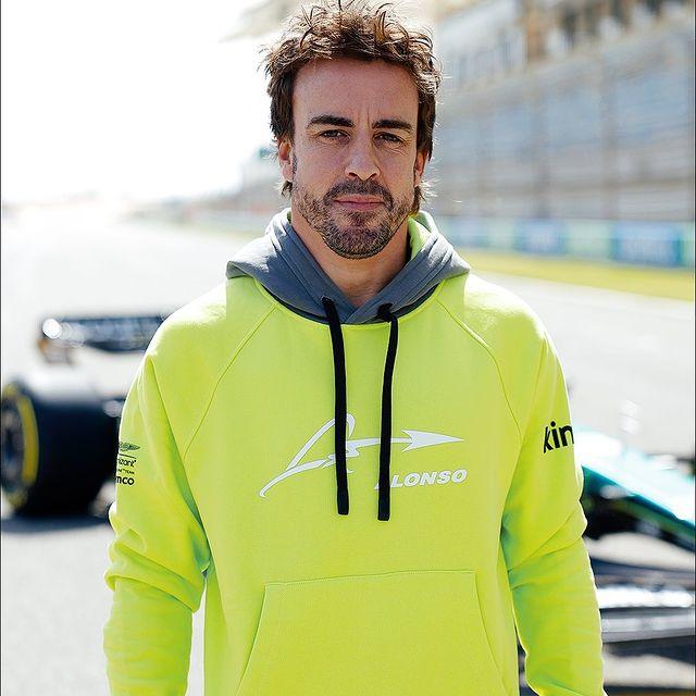 Fernando Alonso, modelo para su marca de ropa 'Kimoa'