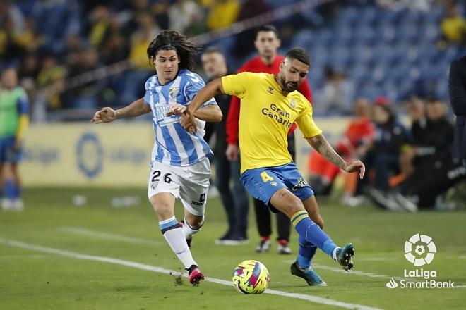 Álex Calvo, con el primer equipo del Málaga ante Las Palmas (Foto: LaLiga).