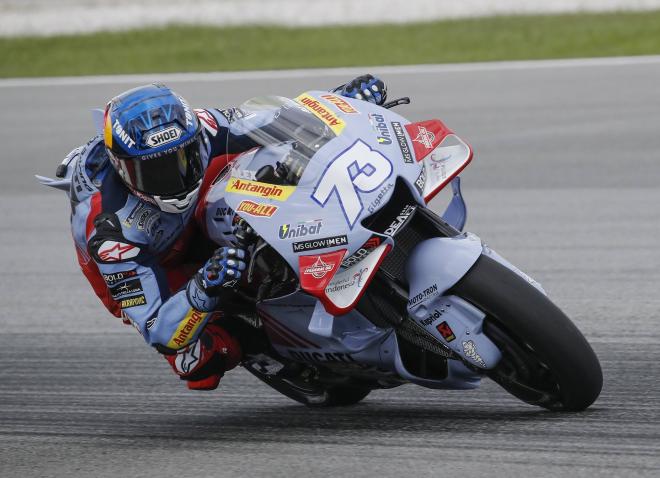 Alex Márquez, en Sepang, con su nueva moto para este año (Foto: Cordon Press).