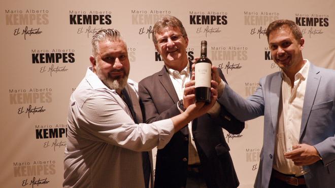Kempes presenta su vino en Valencia (Foto: Fernando Murad / 5barricas)
