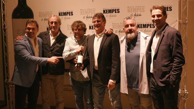 Kempes presenta su vino en Valencia (Foto: Fernando Murad / 5barricas)