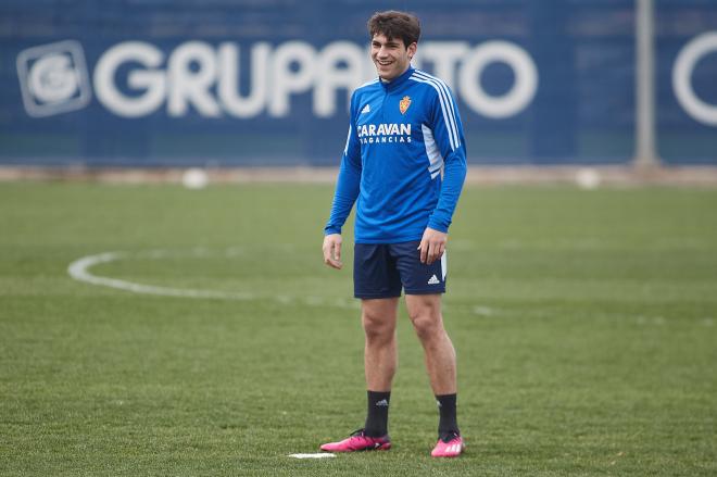 Iván Azón en el entrenamiento del Real Zaragoza (Foto: Daniel Marzo).