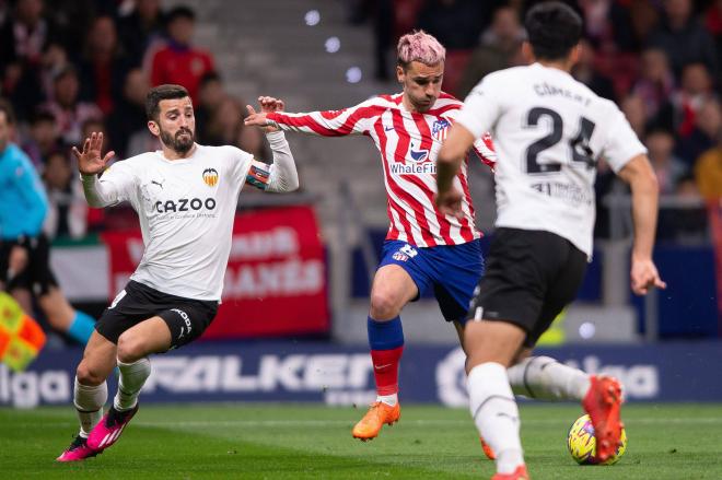 Antoine Griezmann celebra su gol en el Atlético-Valencia (Foto: Cordon Press).
