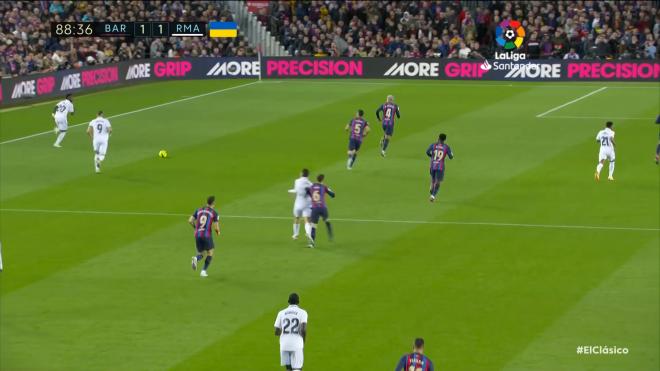 Barcelona 2-1 Real Madrid: Gavi empuja a Ceballos sin balón
