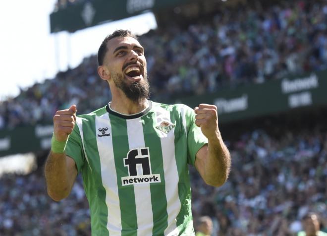 Borja Iglesias celebra su gol al Mallorca (Foto: Kiko Hurtado)