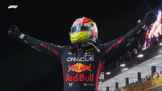 Checo Pérez celebra su victoria en el Gran Premio de Arabia Saudí (Foto: F1).