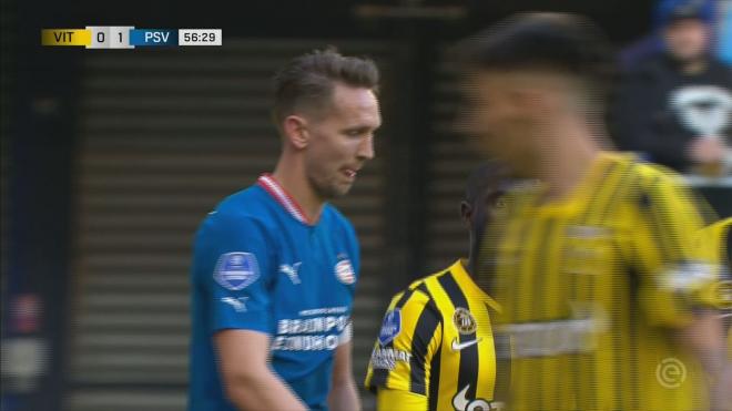 La reacción de Luuk De Jong al fallar la ocasión de gol