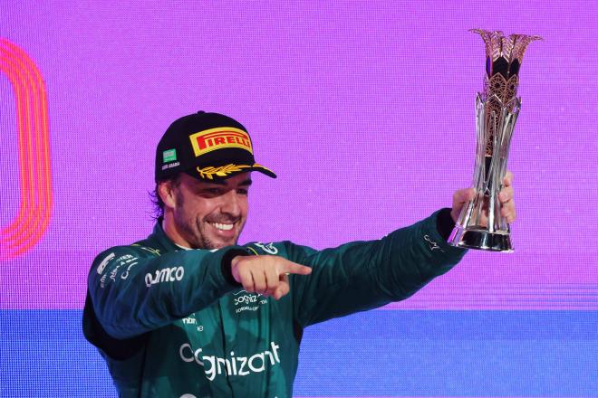 Fernando Alonso, en el podio en 2023. (Cordon Press)
