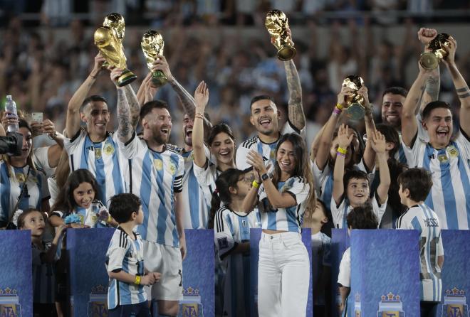 La plantilla argentina celebra el título Mundial (Foto: EFE)