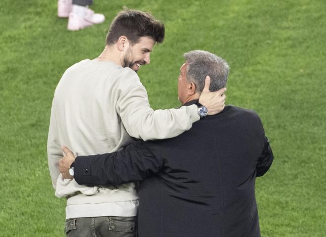 Gerard Piqué y Joan Laporta, en el Camp Nou tras la final four de la Kings League (FOTO: EFE).