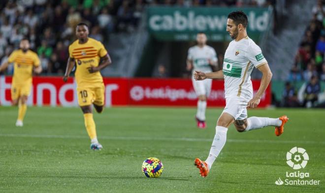 Pedro Bigas durante el Elche - Barcelona. Fuente: LaLiga