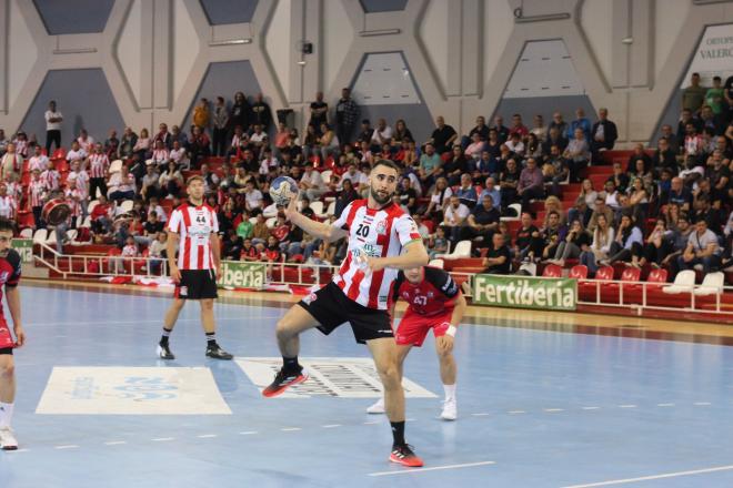 El Fertiberia  sigue líder tras ganar al Burgos