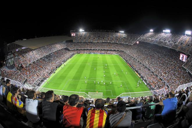 Mestalla de noche, campo del Valencia CF