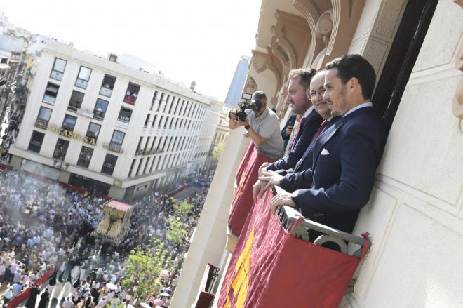 Del Nido Carrasco, junto a Castro y Fede Quinterio, en el balcón de ElDesmarque (Foto: Kiko Hurtado).