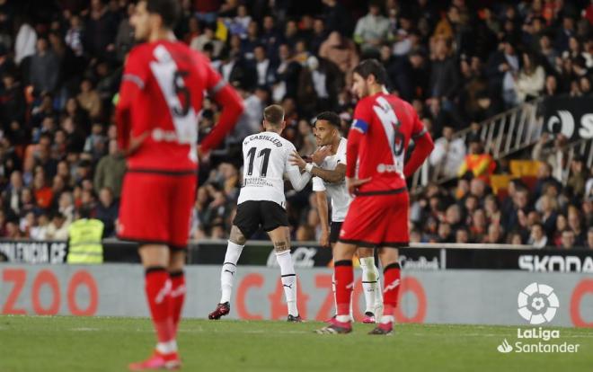 El gol de penalti de Justin Kluivert en el Valencia CF - Rayo fue el empate a 1 (Foto: LaLiga).