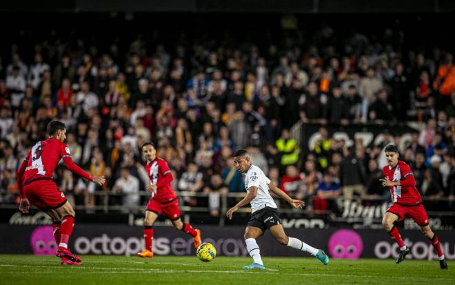 Samuel Lino rondó el gol en la derrota ante el Rayo Vallecano (0-1) (Foto: Valencia CF).