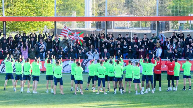 El Athletic recibe el apoyo de la afición antes de la vuelta ante el Osasuna (Foto: Athletic)