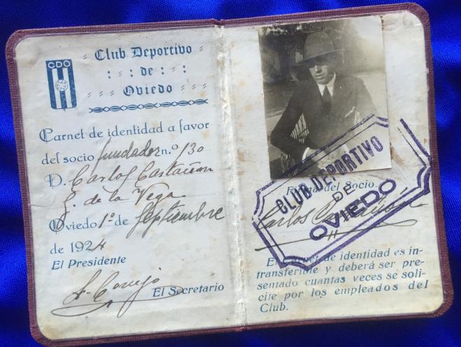 Carnet de un antiguo socio del Real Club Deportivo de Oviedo (Foto: Real Oviedo)