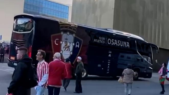 El bus del Osasuna llega a San Mamés media hora más tarde