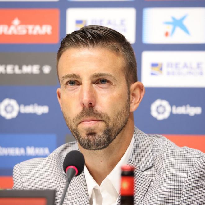 Luis García en su presentación con el RCD Espanyol (Foto: Twitter RCD Espanyol)