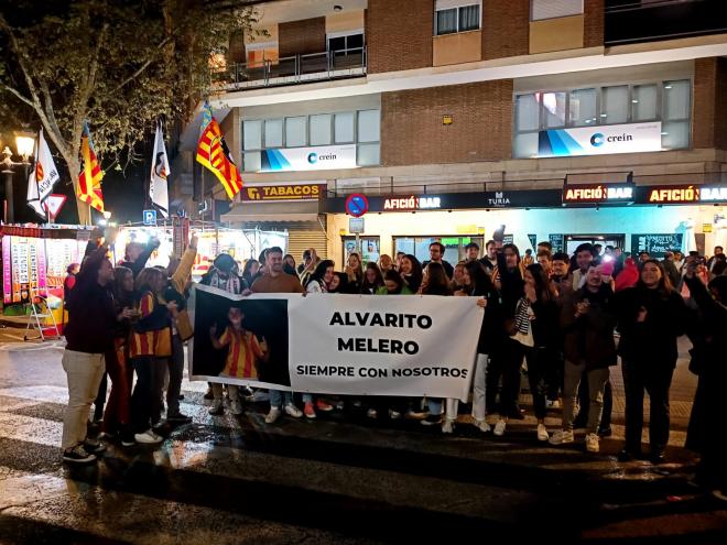 Pancarta homenaje a Alvarito Melero