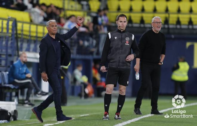 Pellicer da instrucciones en el Villarreal B-Málaga (Foto: LaLiga).