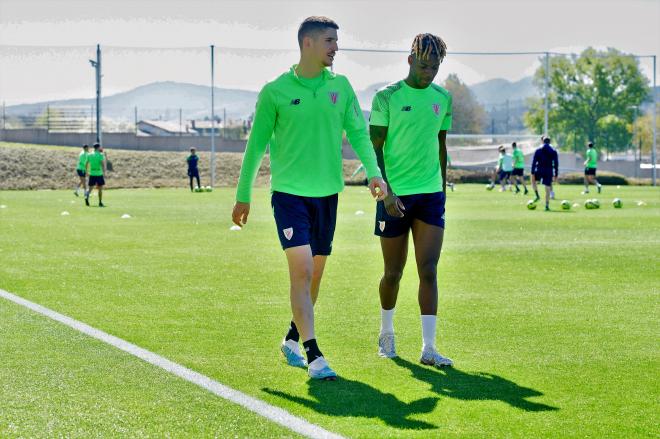 Oihan Sancet y Nico Williams, en un entrenamiento de esta semana en Lezama (Foto: Athletic Club).