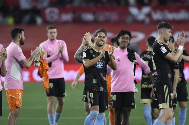 Celebración del gol de Paciencia tras el partido Sevilla - Celta (Foto: Kiko Hurtado).