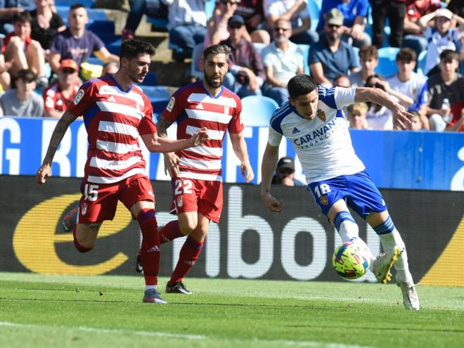 El disparo de Fran Gámez para marcar su golazo al Granada (Foto: Real Zaragoza).