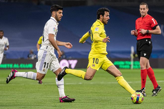 Marco Asensio persigue a Dani Parejo en el Real Madrid-Villarreal (Foto: Cordon Press).