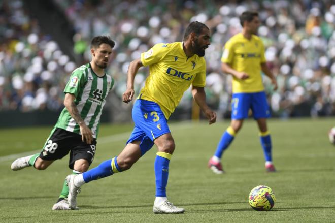 Fali conduce en el Betis - Cádiz (Foto: Kiko Hurtado).